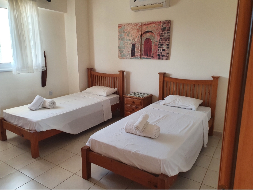 Twin bedroom 